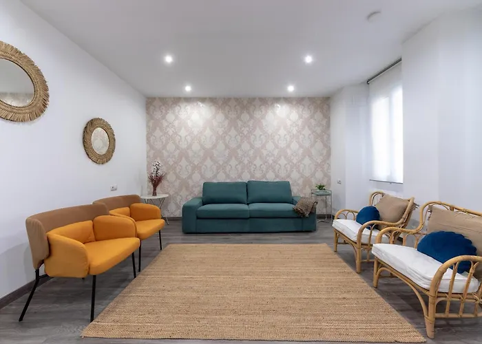 Perfect For Groups And Families, Suitable For Six In דירה *