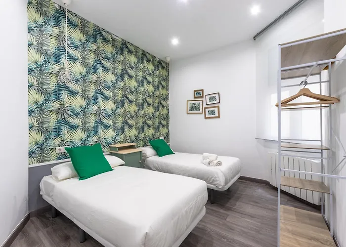 Perfect For Groups And Families, Suitable For Six In * בילבאו