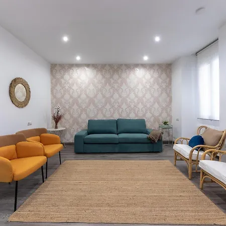 Perfect For Groups And Families, Suitable For Six In アパート *