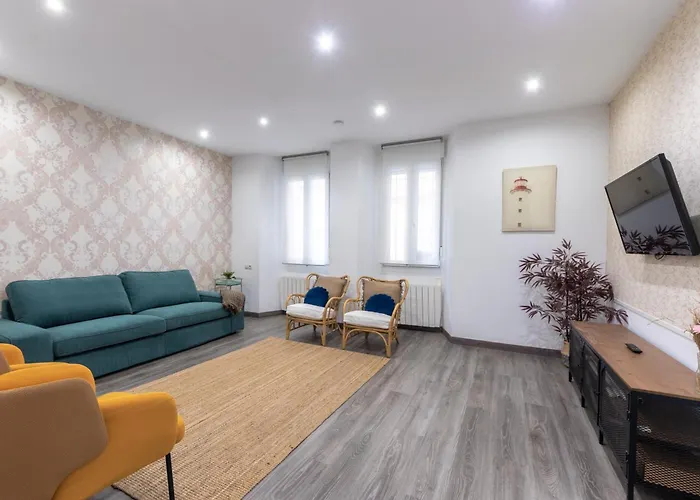 Perfect For Groups And Families, Suitable For Six In *